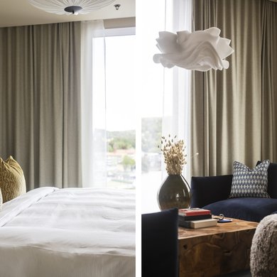 Säng och del av soffgrupp i stora sviten