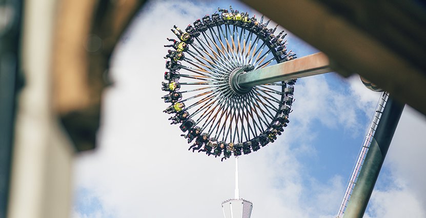 Nya Loke svingar som högst de gungande gästerna 42 meter upp i luften. 