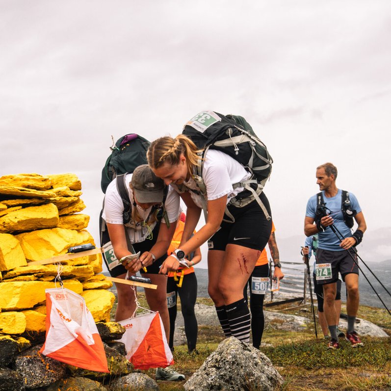 tv&aring; kvinnor tar kontrollen p&aring; Riksgr&auml;nstoppen p&aring; BAMM