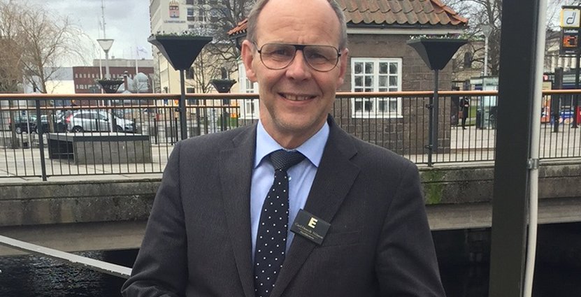 Bildtext: Det tog sju år för Elite Stora Hotellet att få rätt öppna sin satellitservering vid kanalen, och då hade det ursprungliga konceptet fått skrotas.  – Det dödar kreativitet och idéer när allt dras i långbänk, säger hotelldirektör Carl-Henrik Nilsson. 