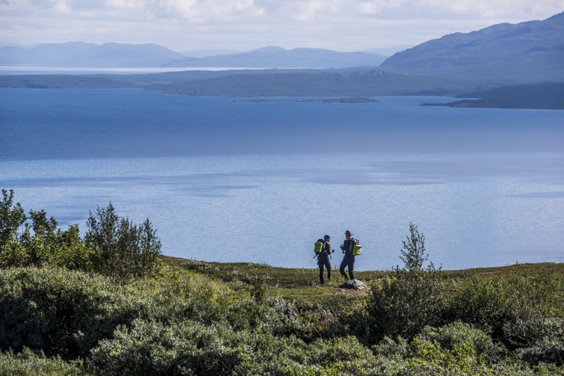 tv&aring; deltagare p&aring; en fj&auml;lltopp p&aring; BAMM