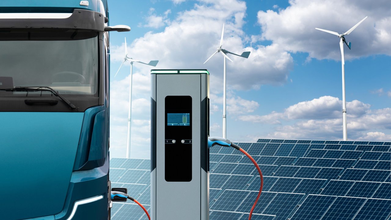 Power Boost: Maximizing EV Charging Infrastructure with Energy Storage