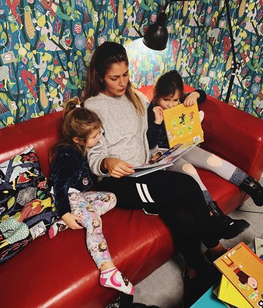 Paula Rosas: Jag läser för att få ha barnen intill mig