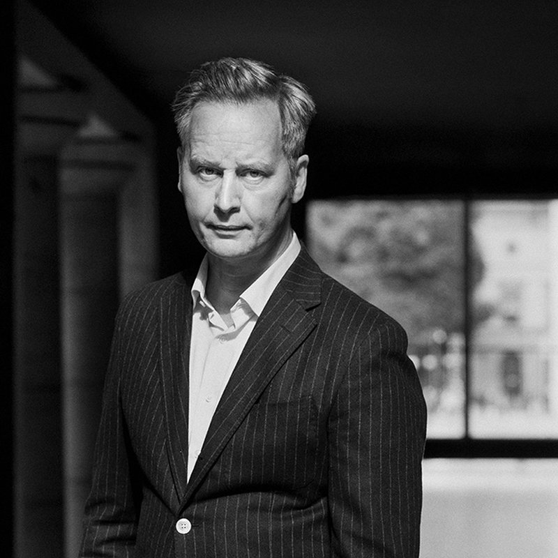 Hans nya thriller jämförs med House of Cards och Hitchcock