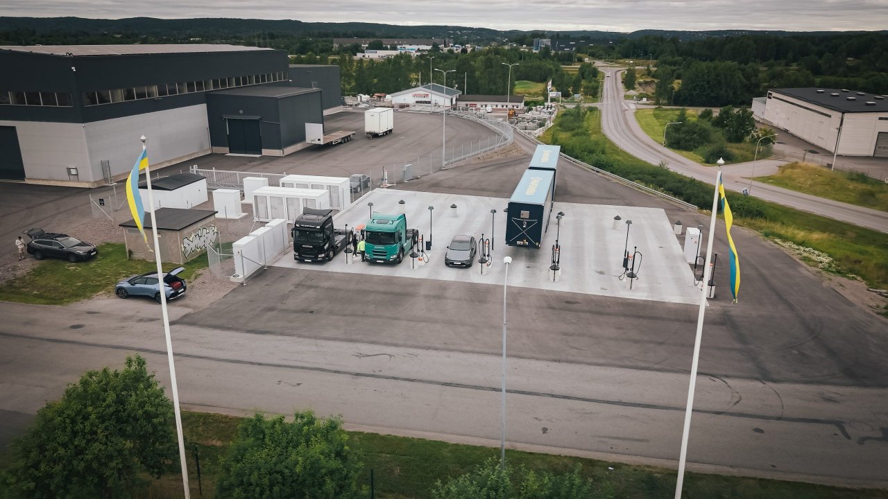 Polarium and Kempower Enable Megawatt Charging at Alfredsson Transport’s Advanced Depot