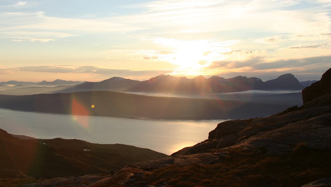 the midnight sun over Torneträsk and the mountain peaks