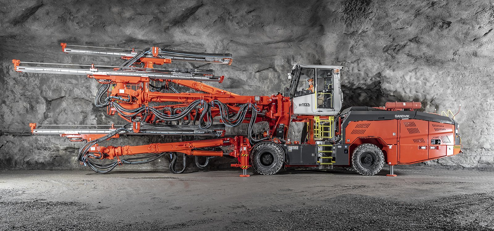 Le Sandvik DT1132i se prête à une large gamme de travaux de creusement de galeries et tunnels et à d’autres applications souterraines. 