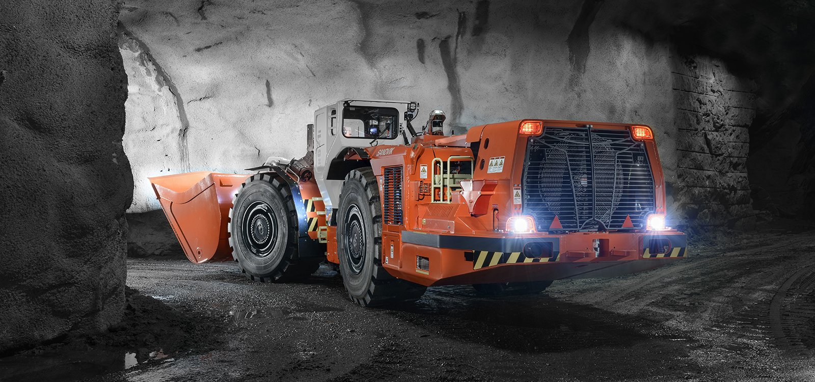 Sandvik LH621i is designed to quickly clear headings, ensuring rapid development.