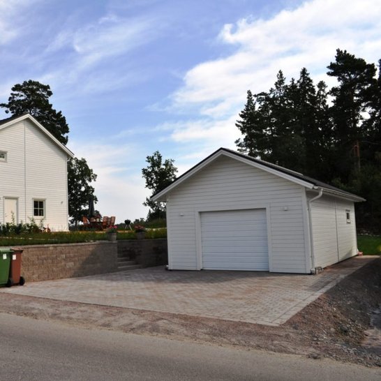 Liggande panel på enkelgarage