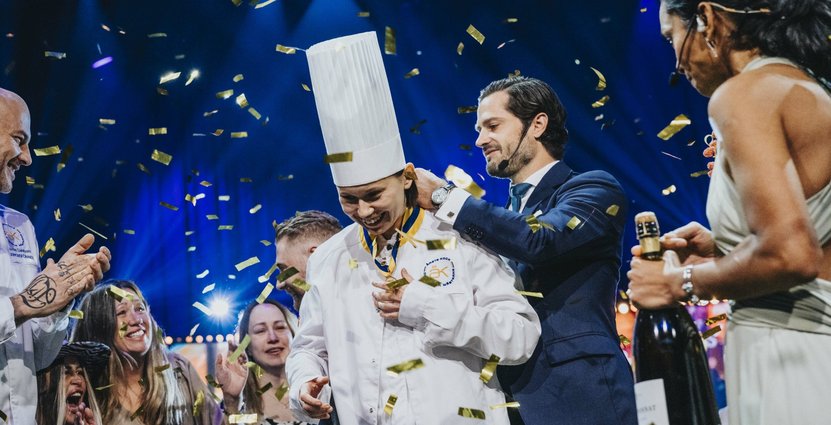 Prins Carl Philip delade ut guldmedaljen. Foto: Samuel Unéus