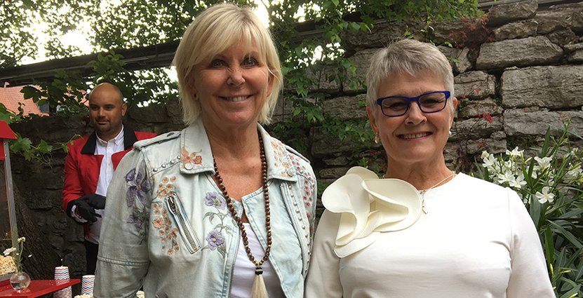 Välkomnade sina gäster i dörren. Visitas vd Eva Östling och ordförande Maud Olofsson.  