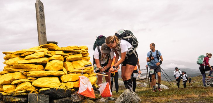 tv&aring; kvinnor tar kontrollen p&aring; Riksgr&auml;nstoppen p&aring; BAMM