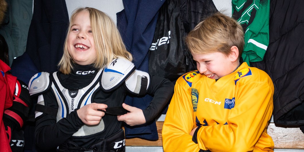 Vad är det som gör ishockeyn rolig?