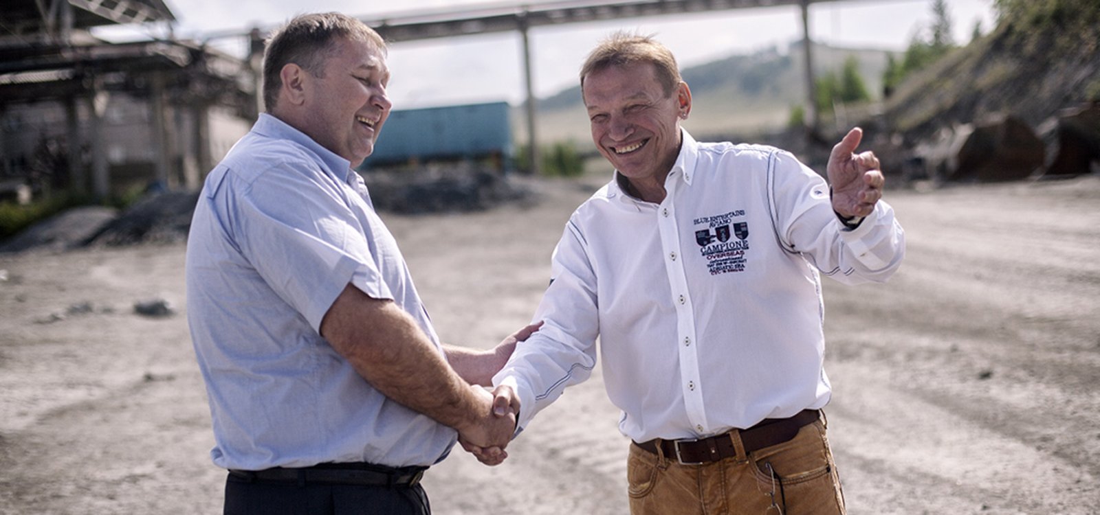 Sandvik Mining sales manager Amur Idrissov and Vladimir Grigoriev, director of the Mine Construction Department, a unit of Uchaly GOK, are building on a cooperation that dates back to the early 1990s.