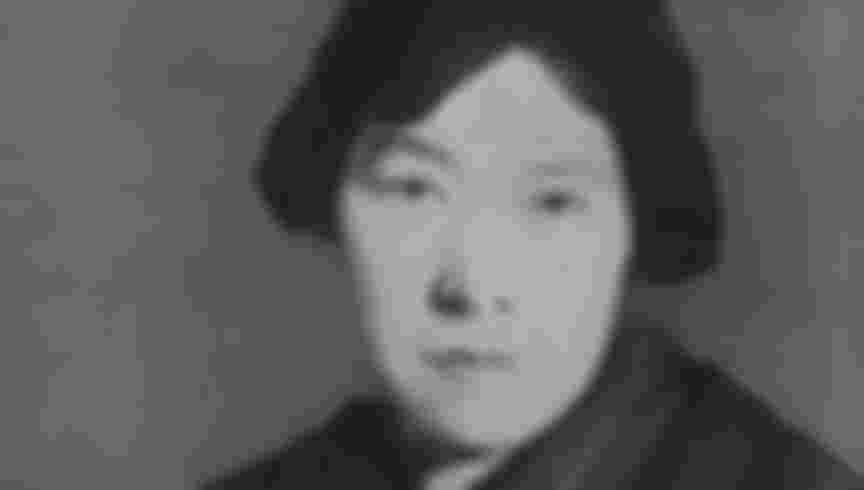Yosano Akiko (1878-1942). Credit: National Diet Library via picryl.