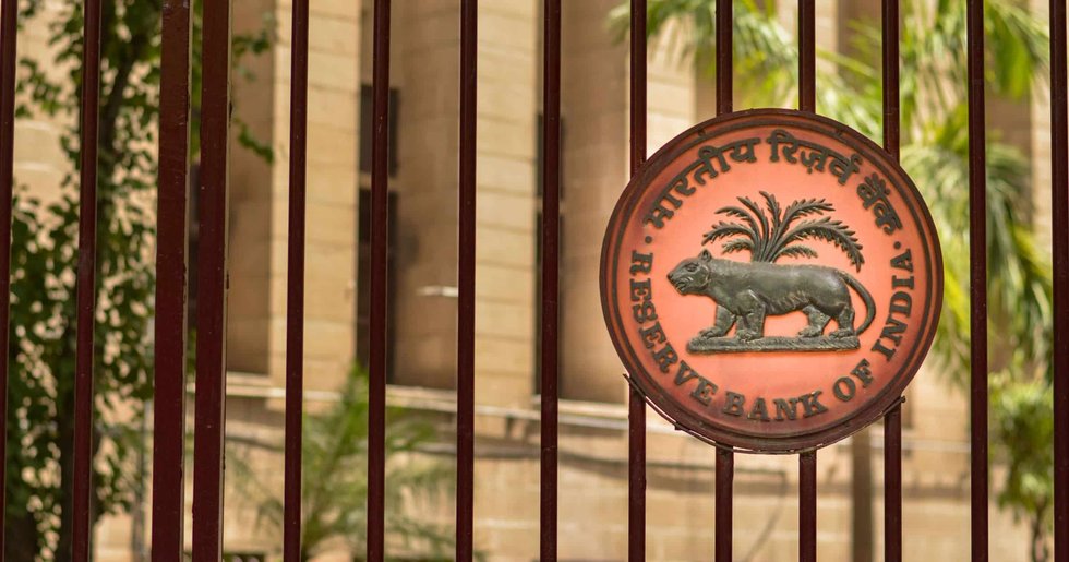 Indiens centralbank testar digital rupie med privatpersoner.