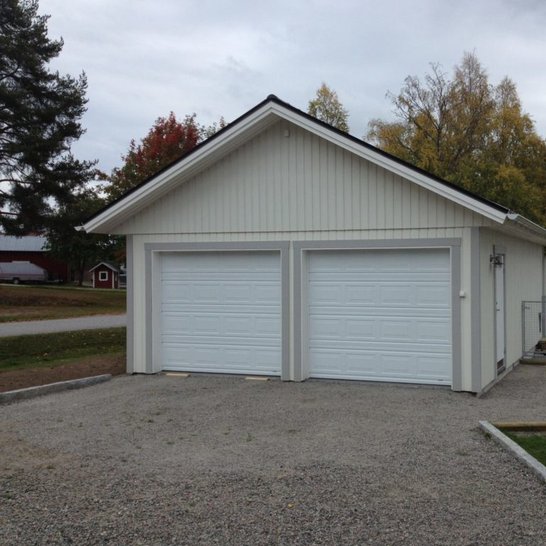 Dubbelgarage med hundgård