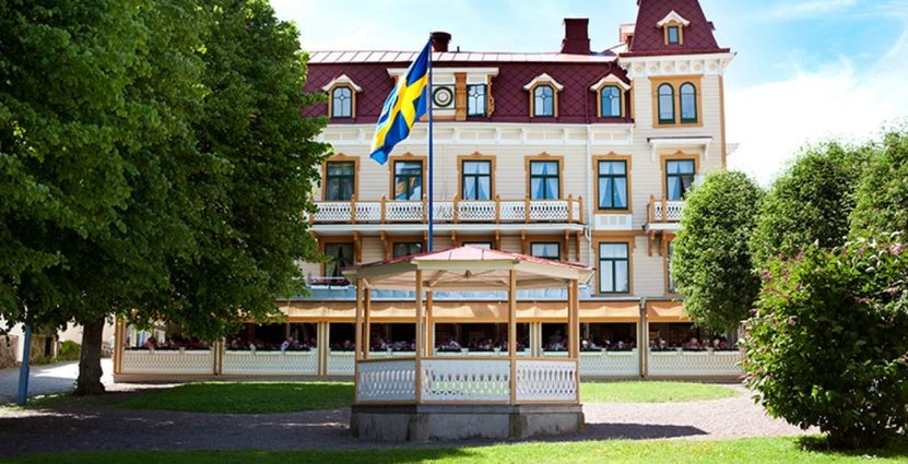 Grand Hotel Marstrand och andra hotell i landet förbereder sig nu för att bemanna sommarsäsongen. 