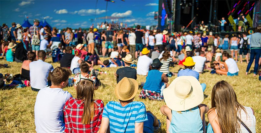 Med fortsatta restriktioner, inställda musikfestivaler och uppskjutna idrottsevenemang kan även 2021 bli ett mörkt år för  besöksnäringen. Foto: Colourbox