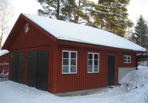 Red stylish windowed garage solution