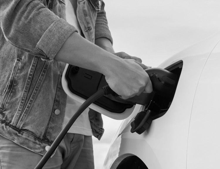 Heba installerar elbilsladdning vid alla parkeringsplatser