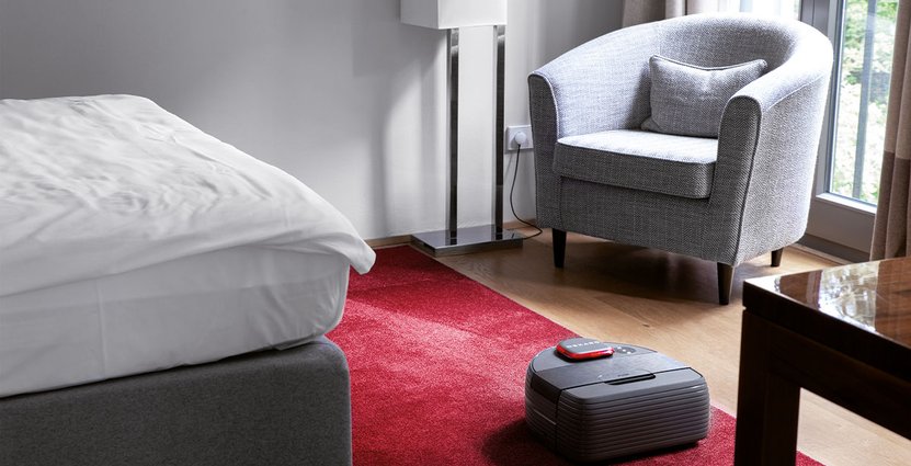 Den autonoma robotdammsugaren Nexaro NR 1500 effektiviserar arbetet med att städa hotellets rum och ger den befintliga personalen understöd. 