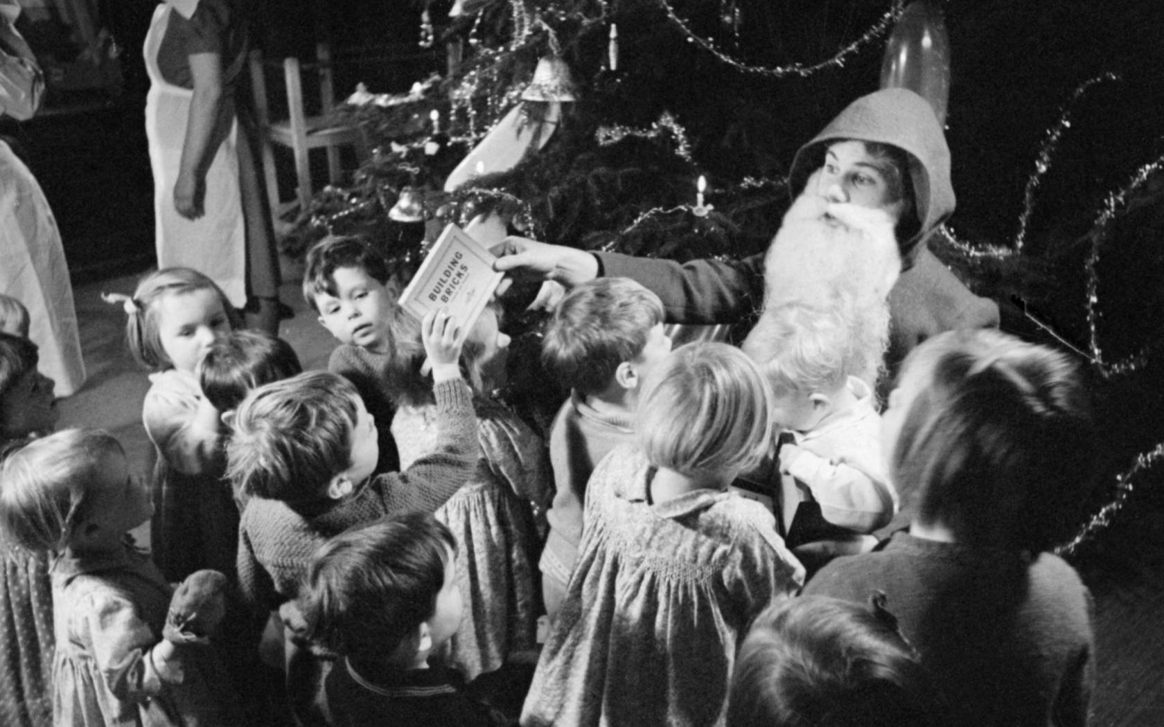 A Christmas party for evacuees in Oxfordshire, 1941.