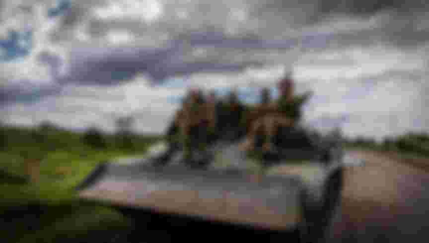 soldiers in the donbas