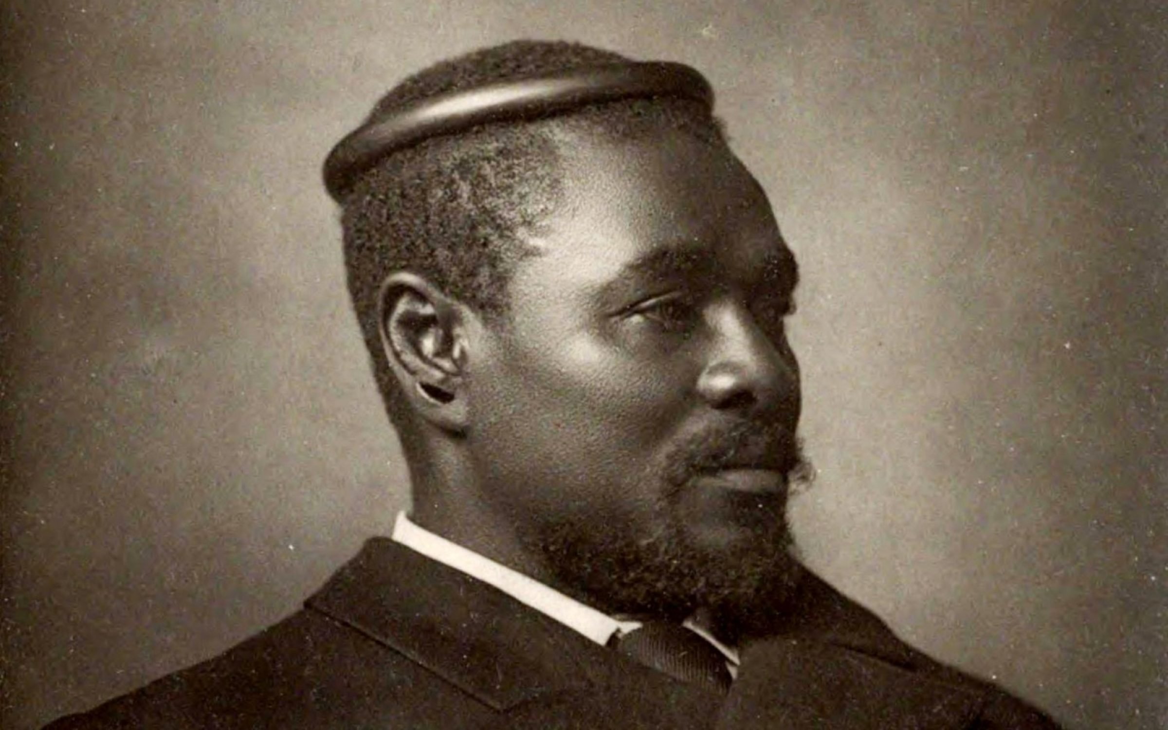 King Cetshwayo photographed by Alexander Bassano on Bond Street, London (1885). Credit: Wikimedia Commons.