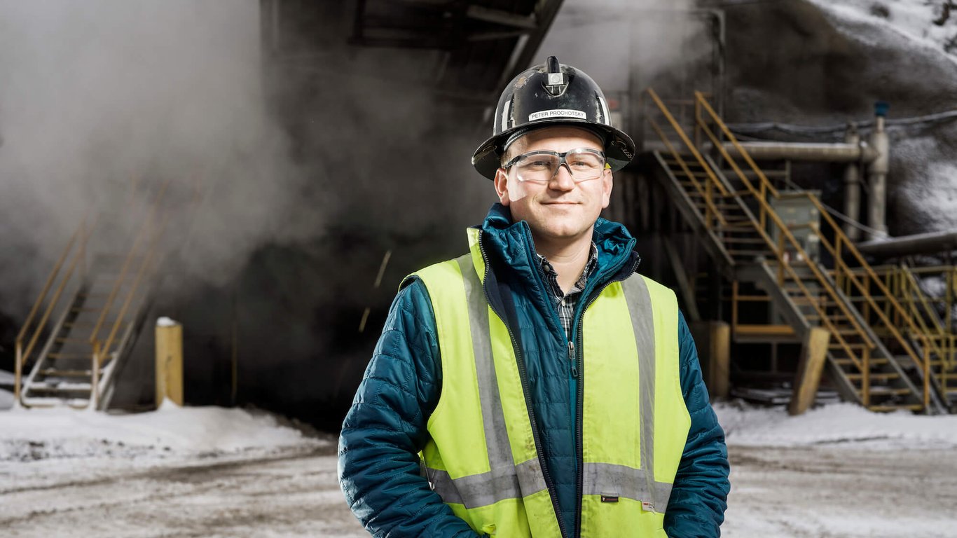 <p>New Afton Mine manager Peter Prochotsky is impressed by how much less heat the BEV produces compared with a diesel version.</p>
