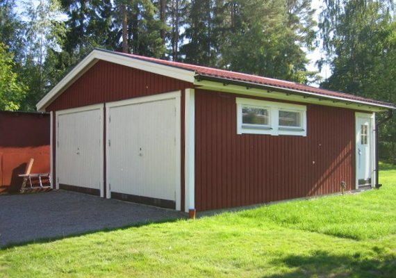 Double wide garage with side windows