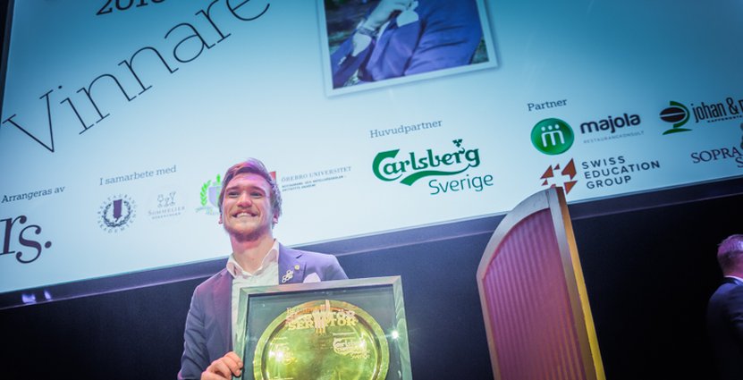 Serverings-ess. Gustav Cansund är Årets Servitör. 