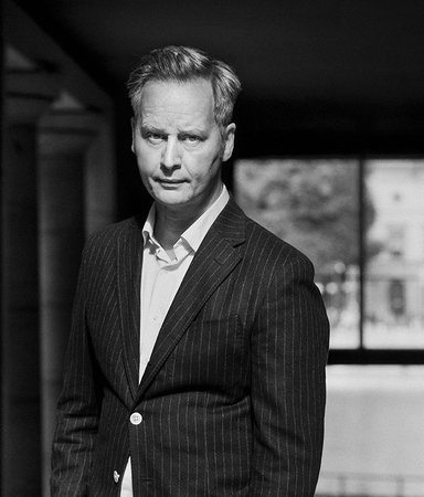 Hans nya thriller jämförs med House of Cards och Hitchcock