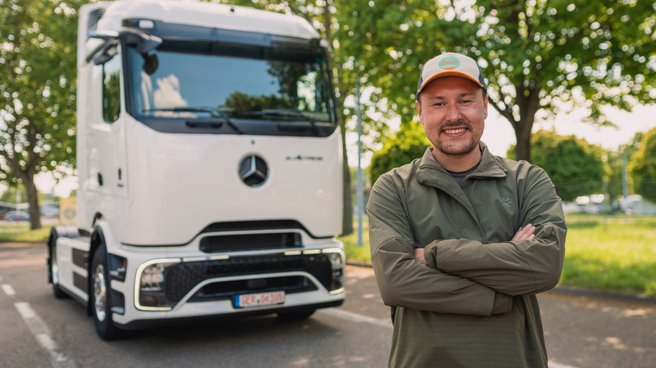 Träråvara kan omvandlas till kolfiber för både karossdelar och batterier. Foto: KTH