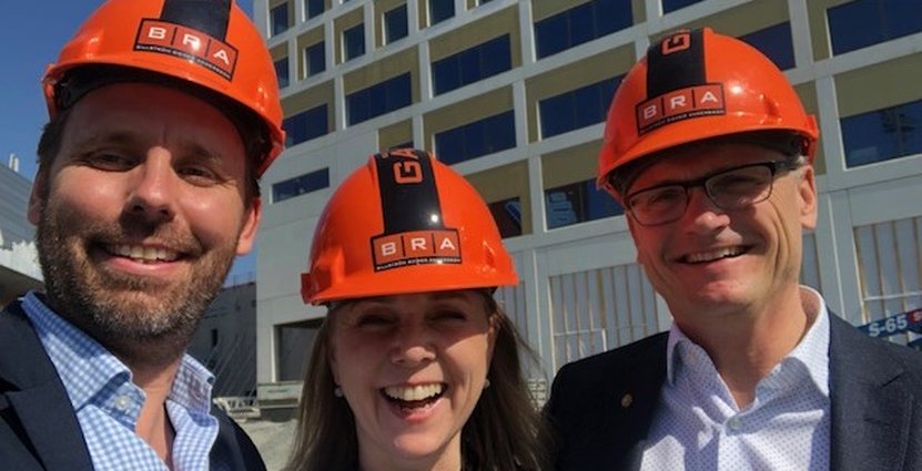 Marcus Östlundh, vd HKC Hotels, samarbetar med Kristina Wärmare, Åbymässan och Kent Jellmund, Marknadschef Åbytravet. 