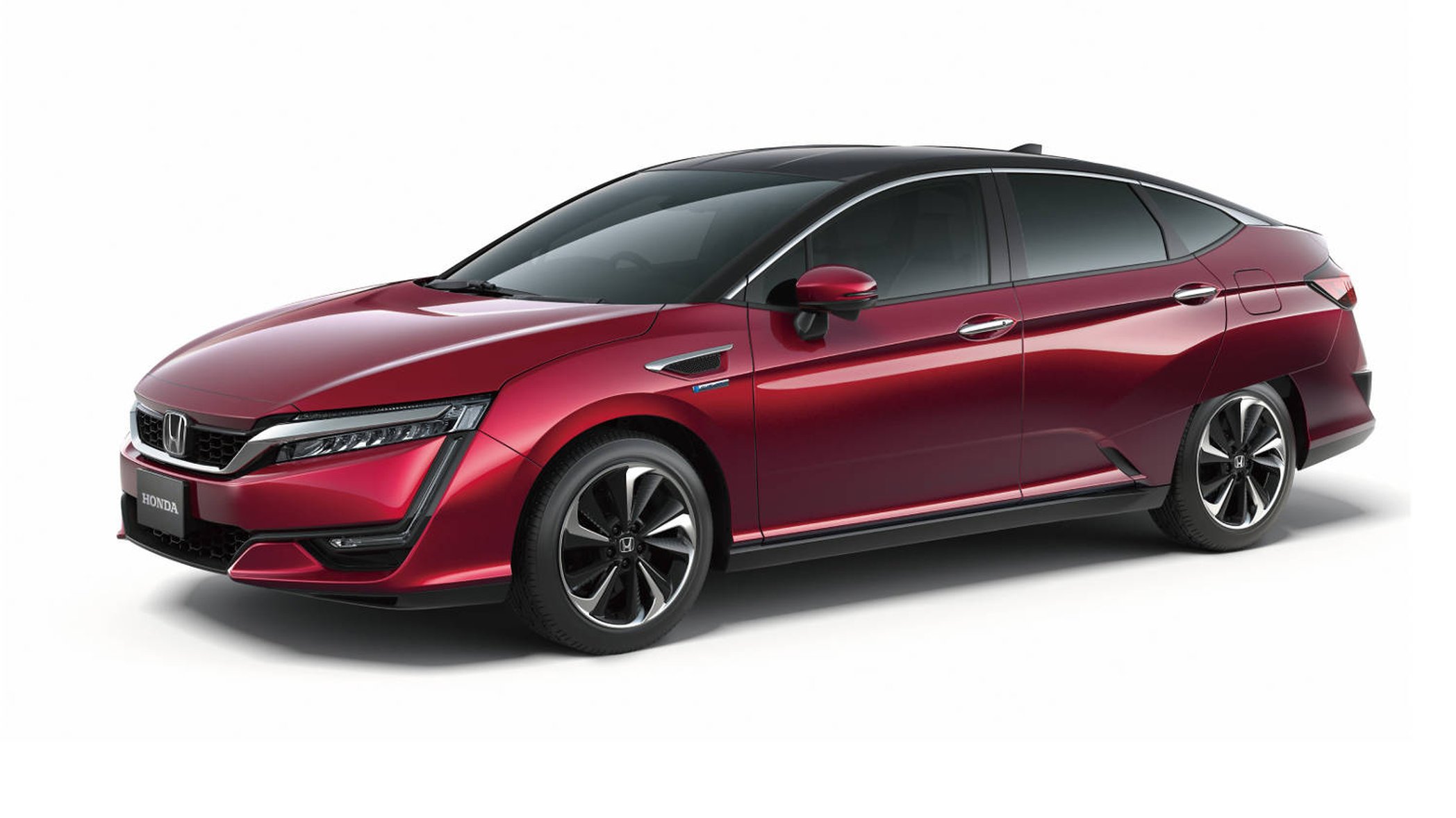 Vare sig fossila bränslen eller batteribilar har någon framtid i långa loppet, säger en Hondachef. Vätgas är den bästa lösningen. Bilen på bilden är en bränslecellsprototyp som företaget visade upp för ett år sedan.