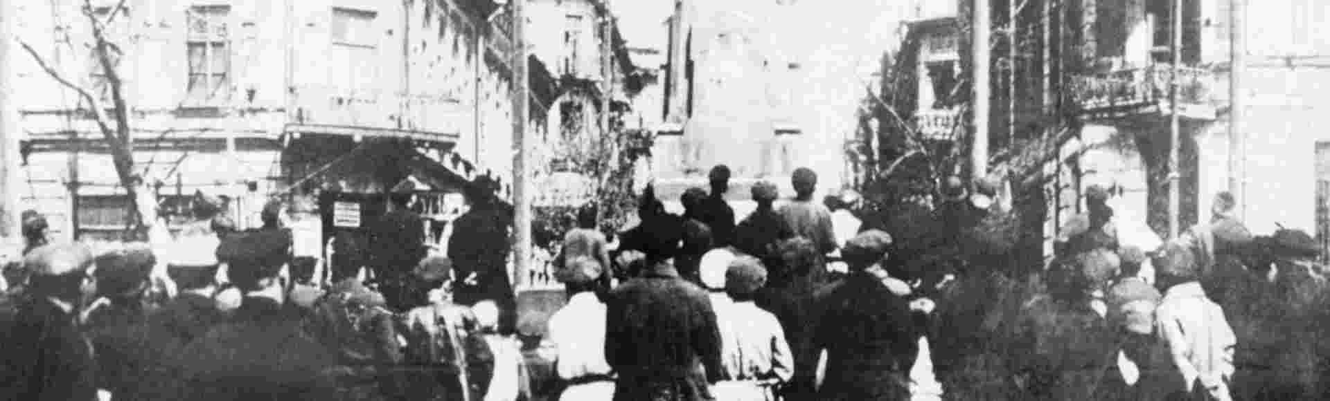 In Rostov-on-Don, a monument of Tsar Alexander II is demolished and replaced by a monument to Lenin.