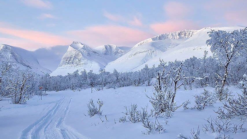 Tuolpagorni och Kebnekaise på vintern