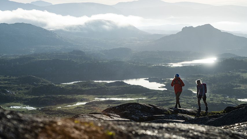 Janne Tjärnström and Ella Anderson hiking in Riksgränsen, Sweden.