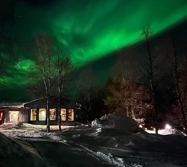 Norrsken över Kristallen i Lannavaara