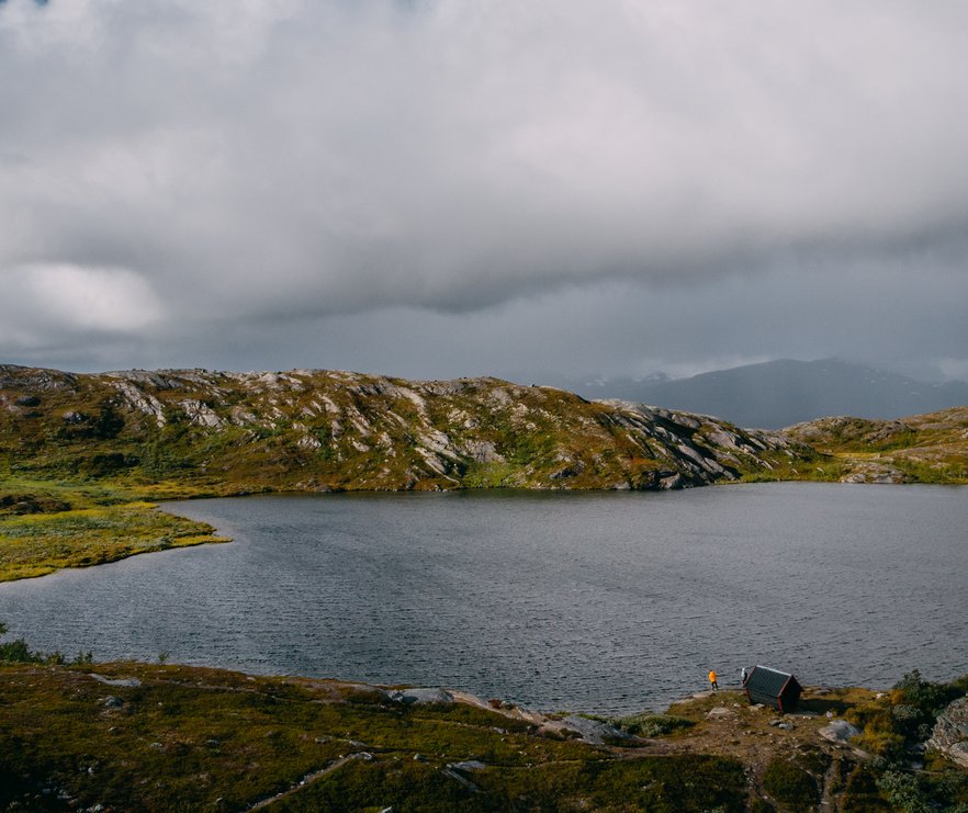 Kratersj&ouml;n p&aring; sommaren en mulen dag