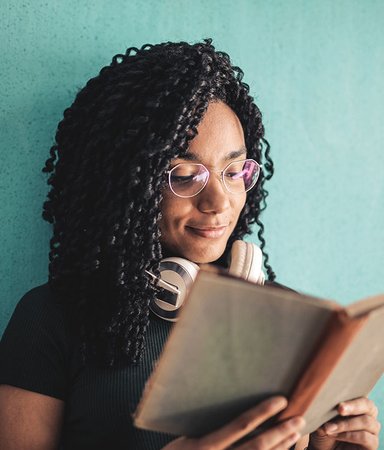 Oändlig läsning lyssning – här är 15 ljudboksserier att försvinna in i