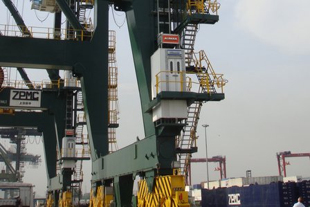 Industrial-elevators-improve-safety-and-efficiency-at-ports-and-shipyards