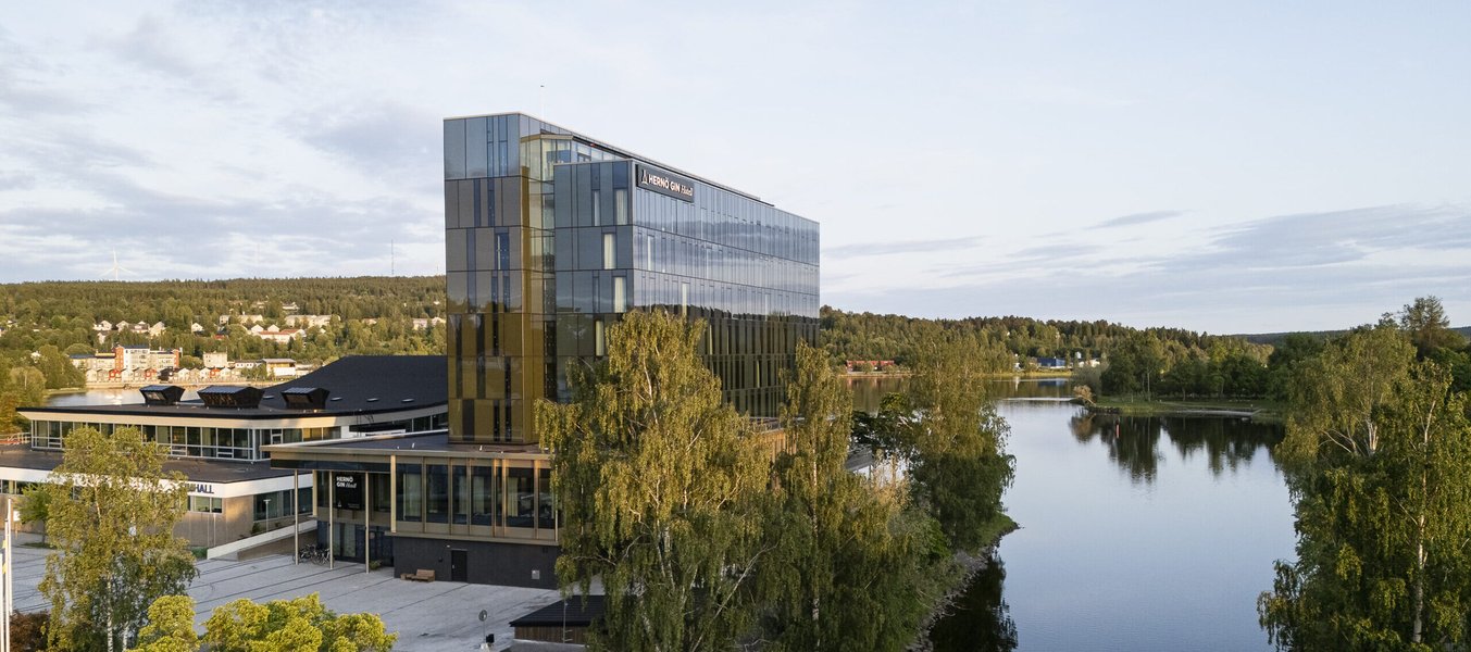 Hotellets entr&eacute;, fasad och S&ouml;dra sundet