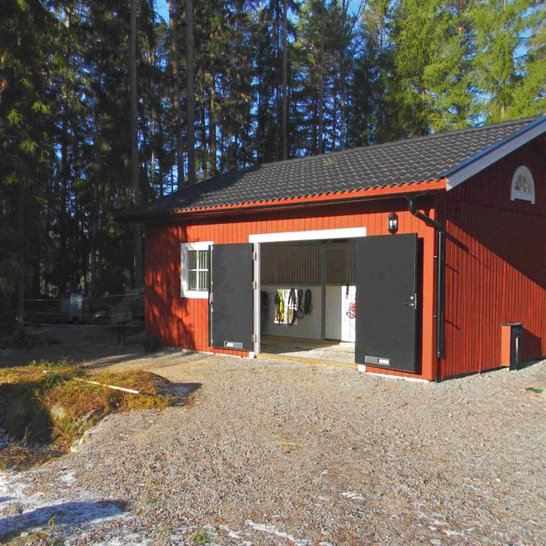 Stall med slagportar