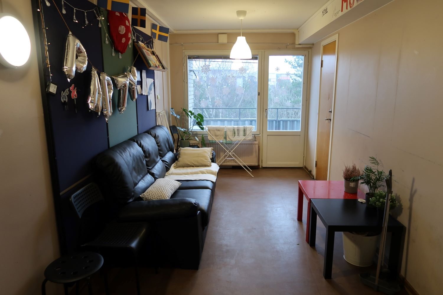 Common room with couch and coffee tables.