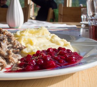 Lokal mat på Restaurang Skáidi