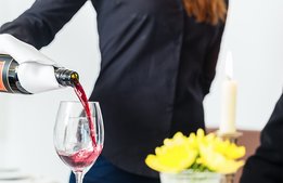 Förbudet mot alkoholservering förlängs