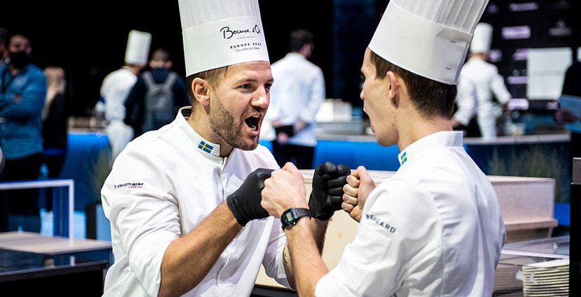 Sebastian Gibrand inför dagens tävling med commis Jakob Persson. Foto: Viktor Fremling