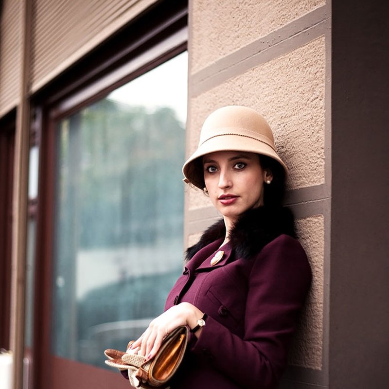 Res i tiden med dessa 12 historiska spänningsromaner!